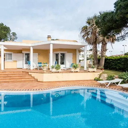 Gran Con Piscina Delante La Playa Cala Blanca Кала-Бланка
