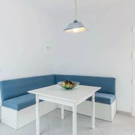Gran Con Piscina Delante La Playa Cala Blanca Вилла